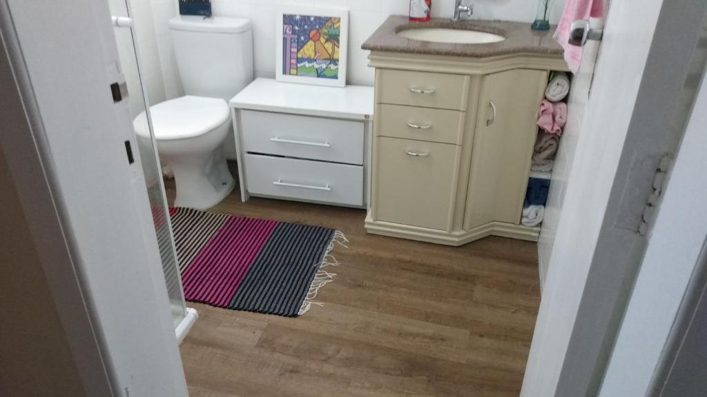  Apartamento duas quadras da praia.