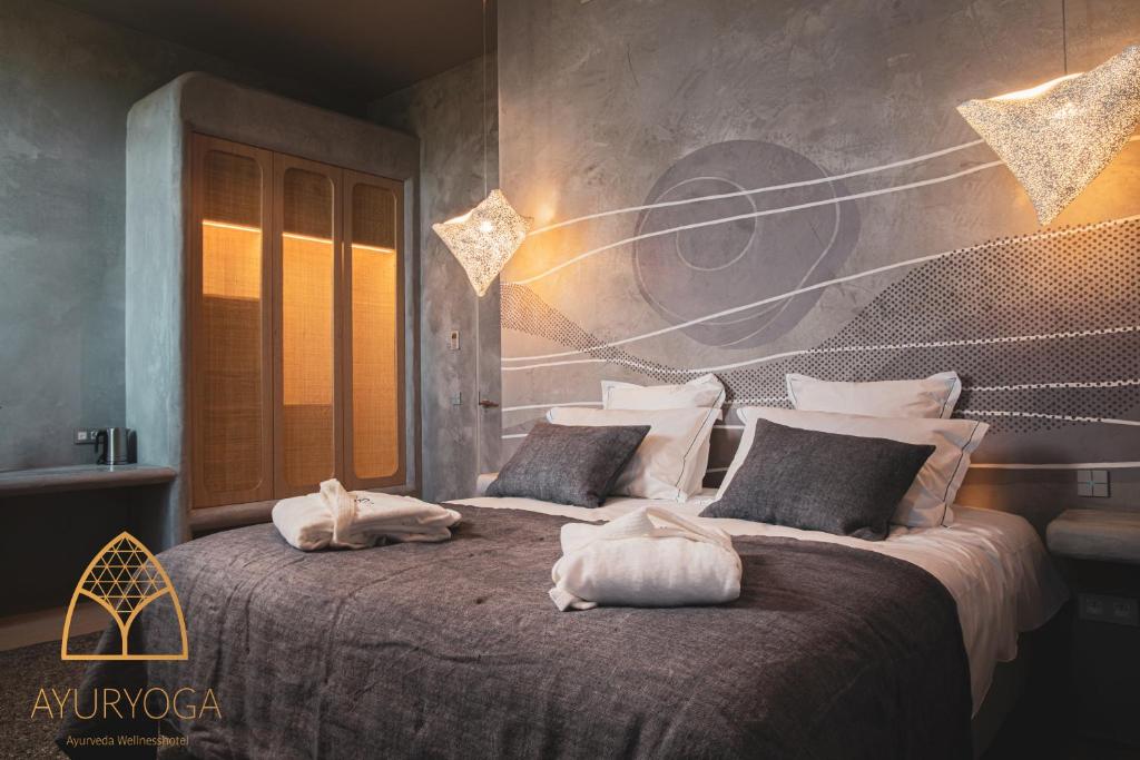Postel nebo postele na pokoji v ubytování Ayuryoga Wellnesshotel