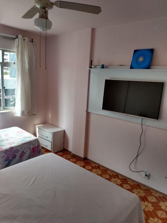  Apartamento duas quadras da praia.