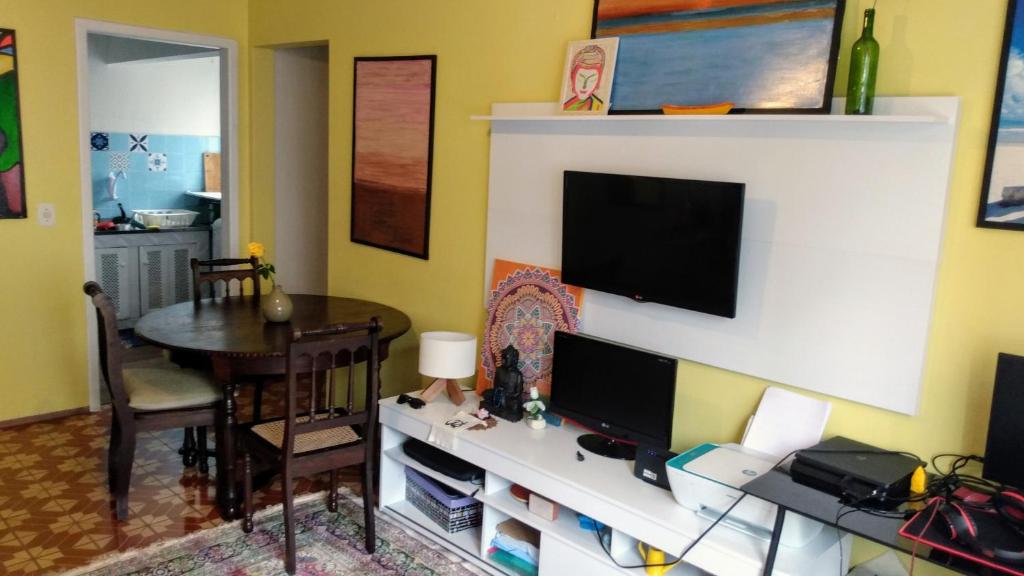  Apartamento duas quadras da praia.