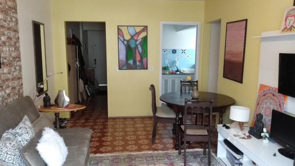  Apartamento duas quadras da praia.