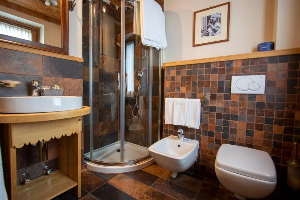 Zdjęcie z galerii obiektu Laghetto Alpine Hotel & Restaurant w mieście Brusson