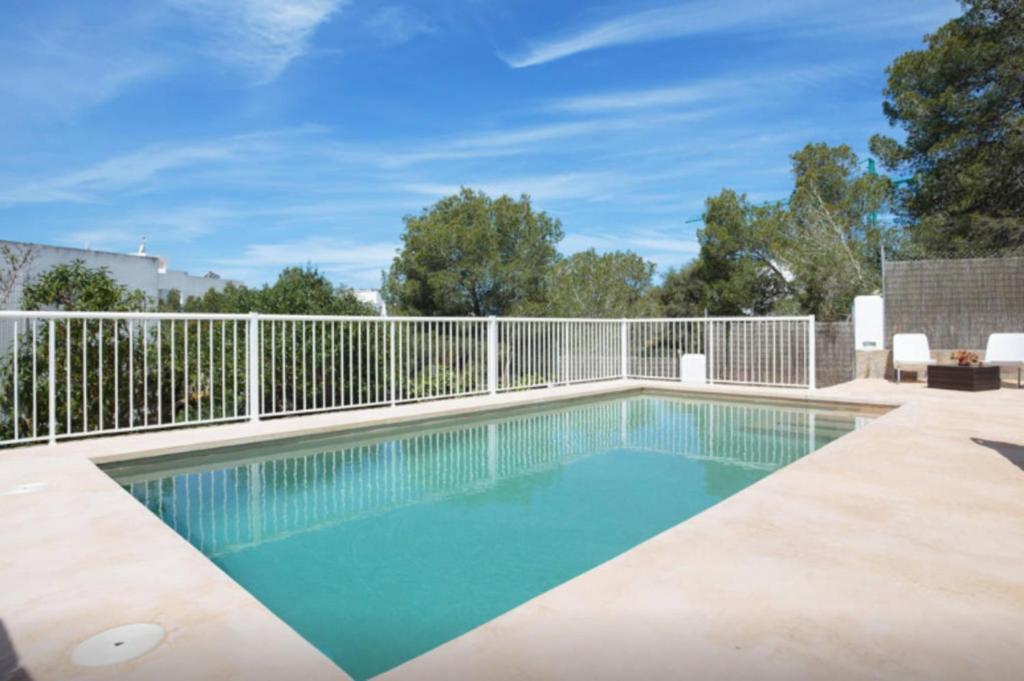 The swimming pool at or close to Casa Mar