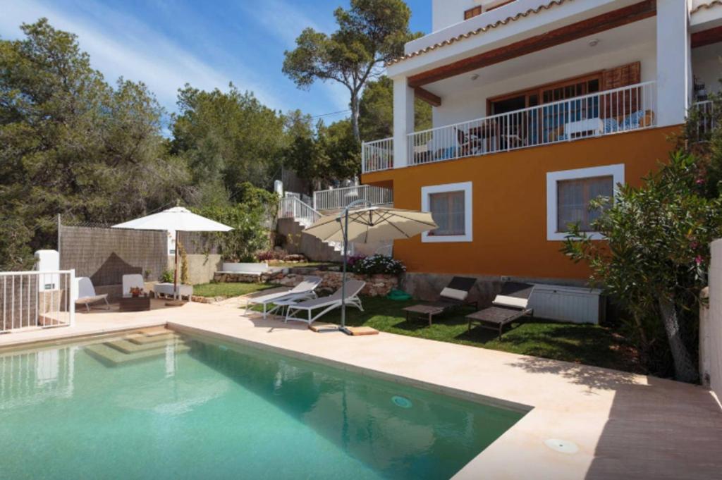The swimming pool at or close to Casa Mar