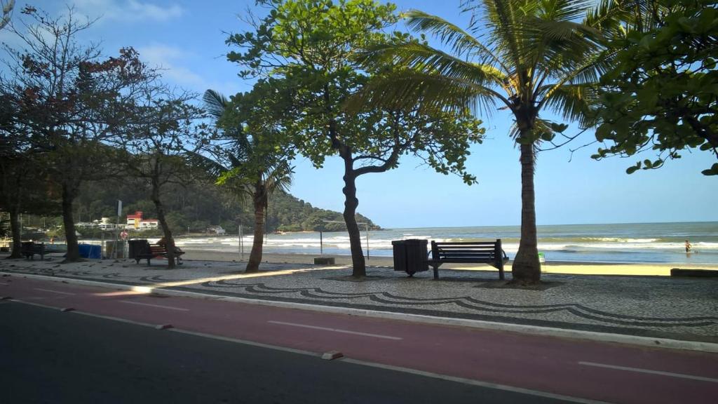  Apartamento duas quadras da praia.