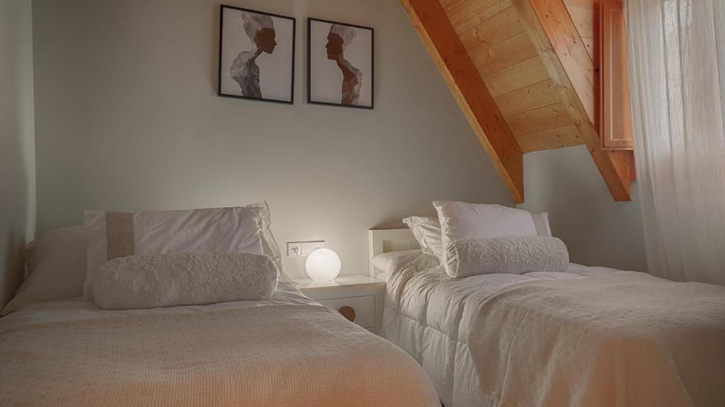 Postel nebo postele na pokoji v ubytování Saplan Real Estate SARRAERA