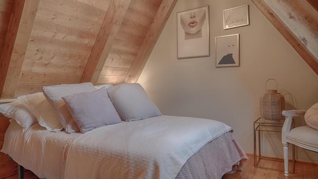 Postel nebo postele na pokoji v ubytování Saplan Real Estate SARRAERA