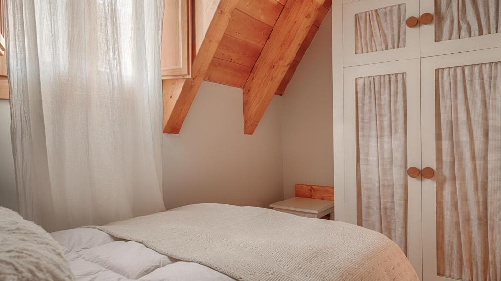 Postel nebo postele na pokoji v ubytování Saplan Real Estate SARRAERA