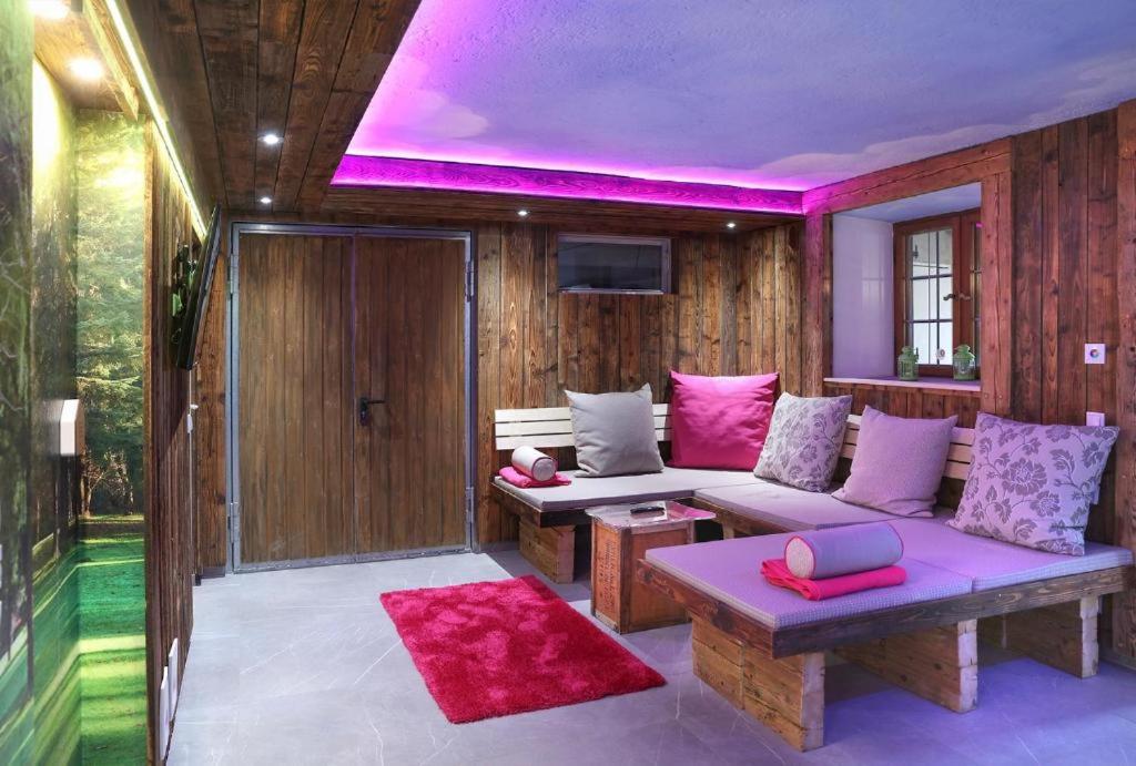Posezení v ubytování Private Luxury Chalet