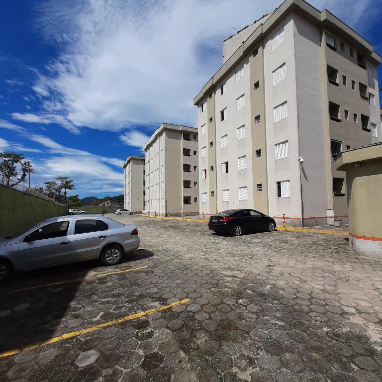  APTO PERTINHO DA PRAIA - Lindo e Equipado! Internet e 3 Tvs - Completo!