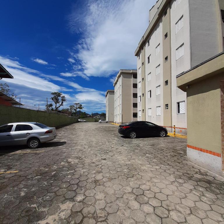  APTO PERTINHO DA PRAIA - Lindo e Equipado! Internet e 3 Tvs - Completo!