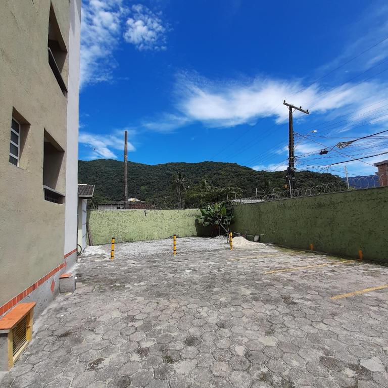  APTO PERTINHO DA PRAIA - Lindo e Equipado! Internet e 3 Tvs - Completo!