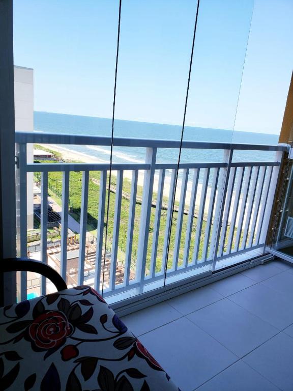  Pé na areia com vista do mar mesmo do sofá da sala