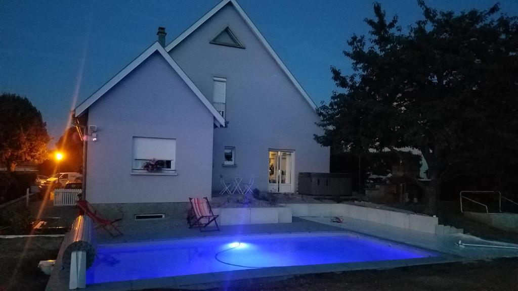 Bazén v ubytování Les mésanges de l'Ill nebo v jeho okolí