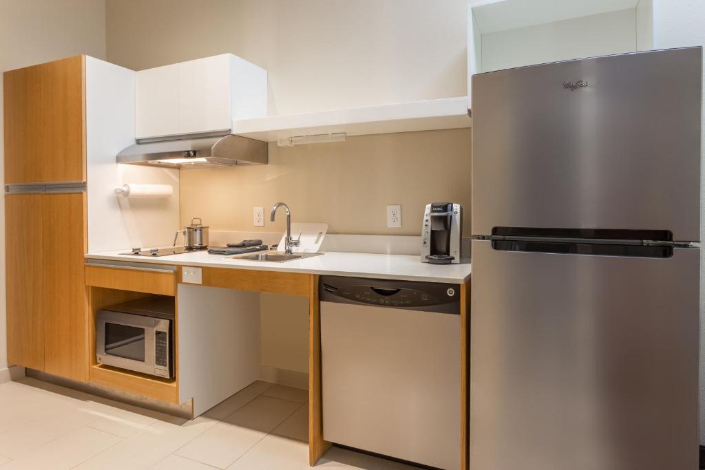Candlewood Suites Fargo South-Medical Center by IHG photo