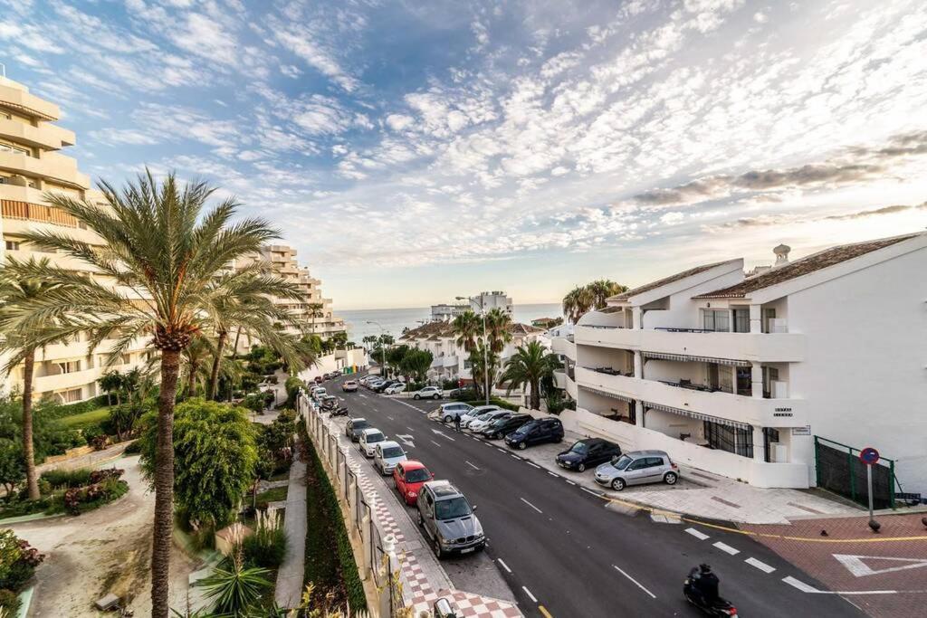 BenalBeach Lux, Jacuzzi, 5ppl, BeachFront, Benalmádena ...