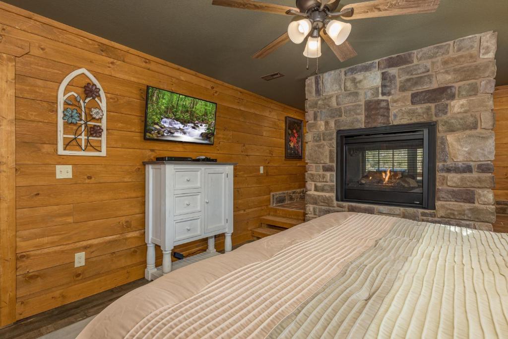 a bedroom with a fireplace and a bed at BearVue Point chalet in Gatlinburg