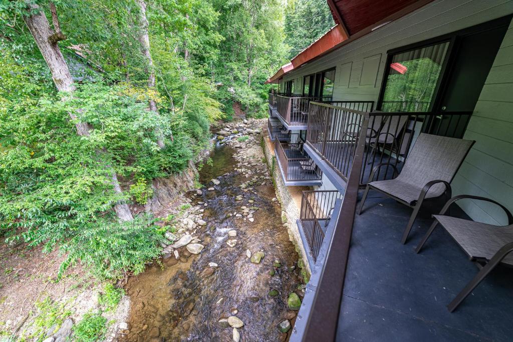 Bear Creek Inn Gatlinburg, TN photo