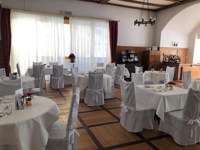 Restaurace v ubytování Hotel Schweizerhof Pontresina