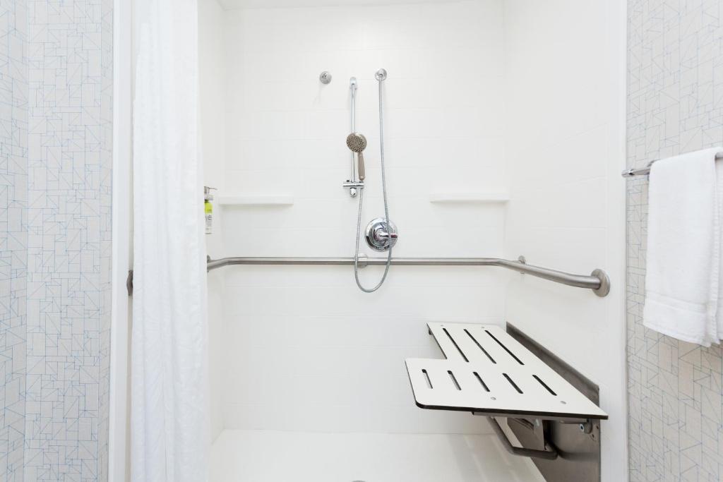 Holiday Inn Express Hotel & Suites Montgomery Boyd-Cooper Parkway, an IHG Hotel - 
