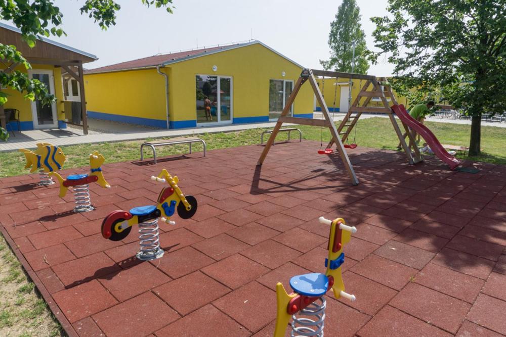 Herní místnost nebo prostor pro děti v ubytování AUTO-AQUA-CYCLOCAMP OSTROŽSKÁ NOVÁ VES
