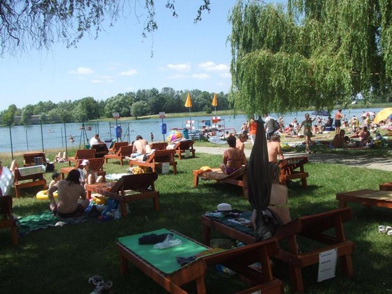 Kemp Jezero Ostrozska Nova Ves (Ostrožská Nová, Jezero Ostrožská, Jezero Ostrožská Nová, Kemp Jezero, jižní Moravy, Kempu Jezero) Kemp Jezero Ostrozska Nova Ves