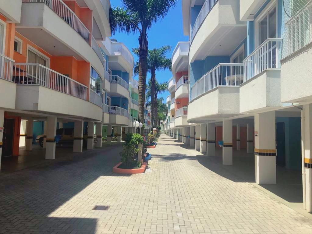  Apto em Condomínio na Praia de Bombas