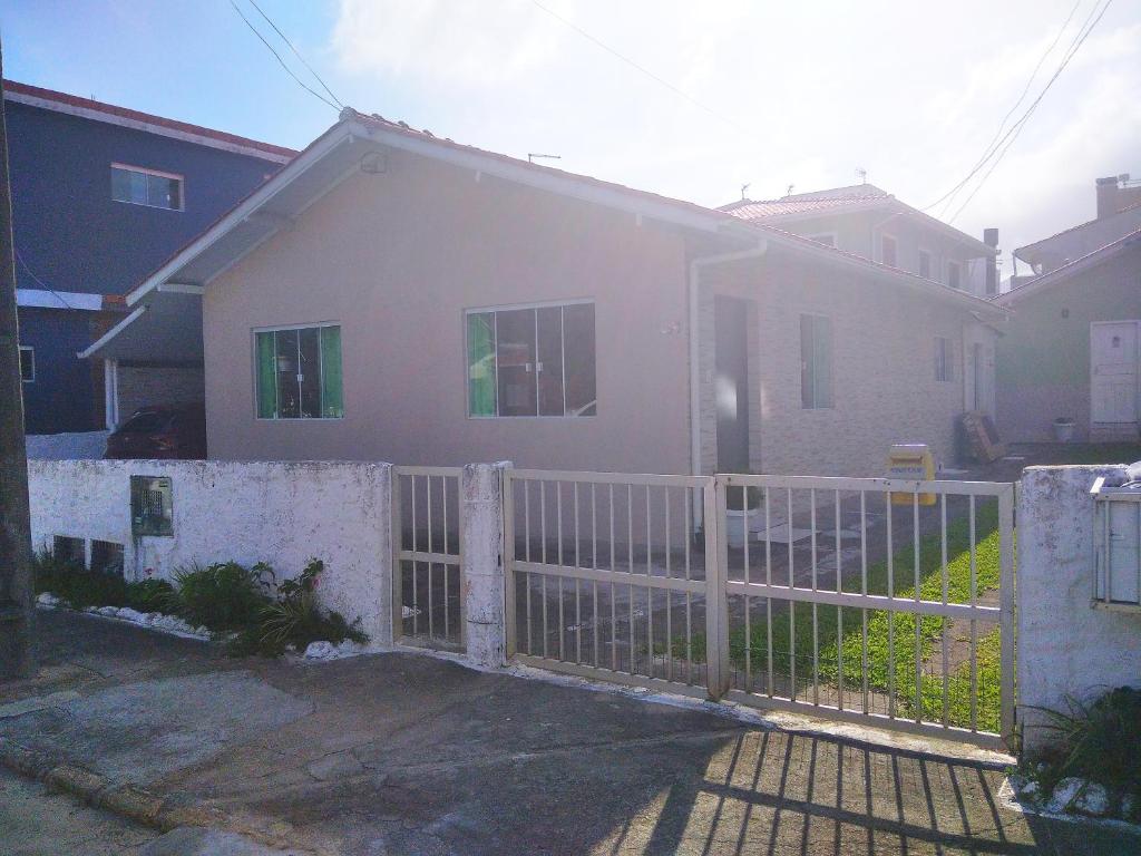  Casa no centro de Garopaba SC