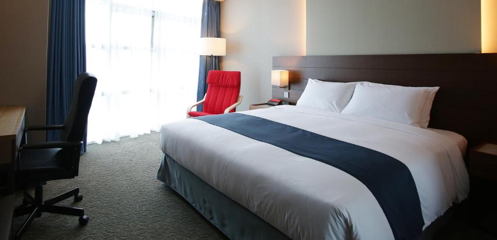 Postel nebo postele na pokoji v ubytování ASTI Hotel Busan Station