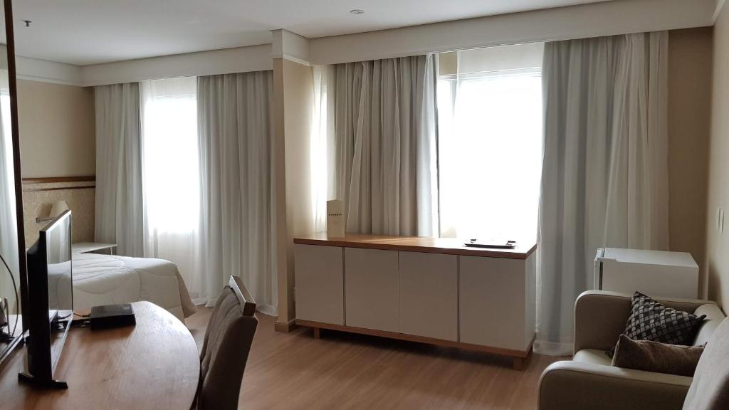  Flat em frente ao Shopping Vila Olímpia