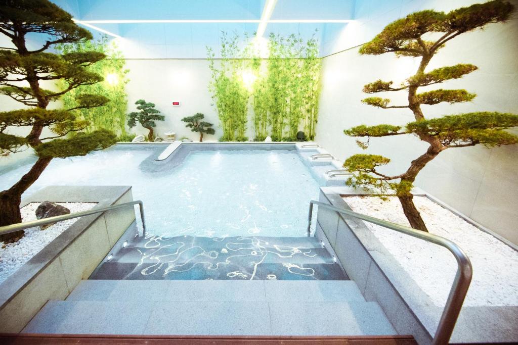 Bazén v ubytování The N Resort Hotel&Spa YangYang nebo v jeho okolí