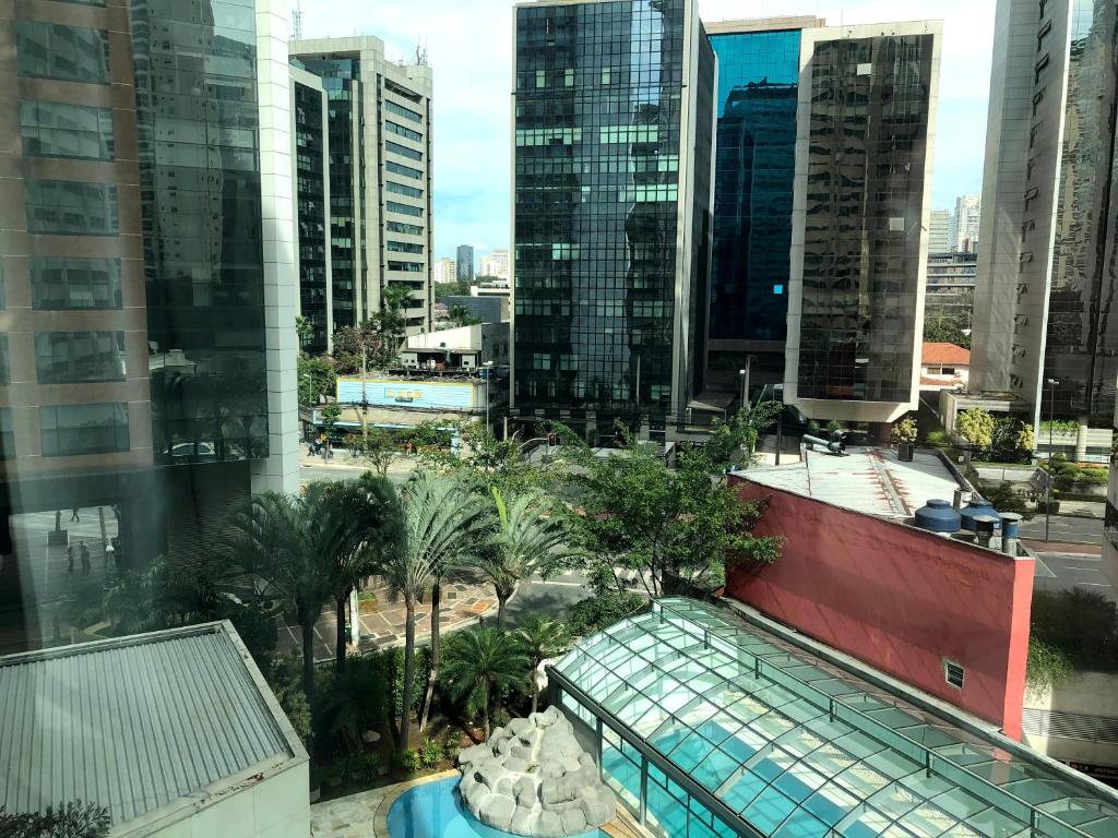  Flat em frente ao Shopping Vila Olímpia