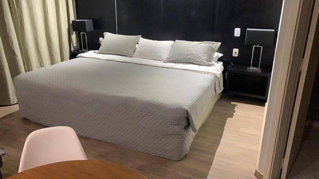  Flat em frente ao Shopping Vila Olímpia