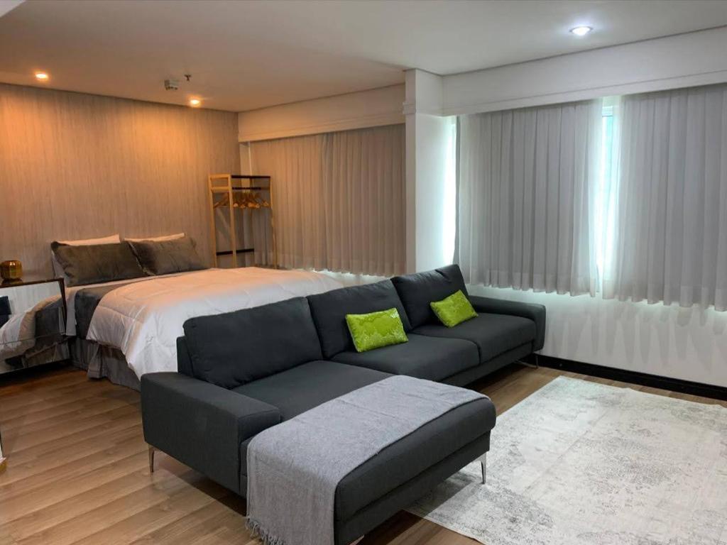  Flat em frente ao Shopping Vila Olímpia