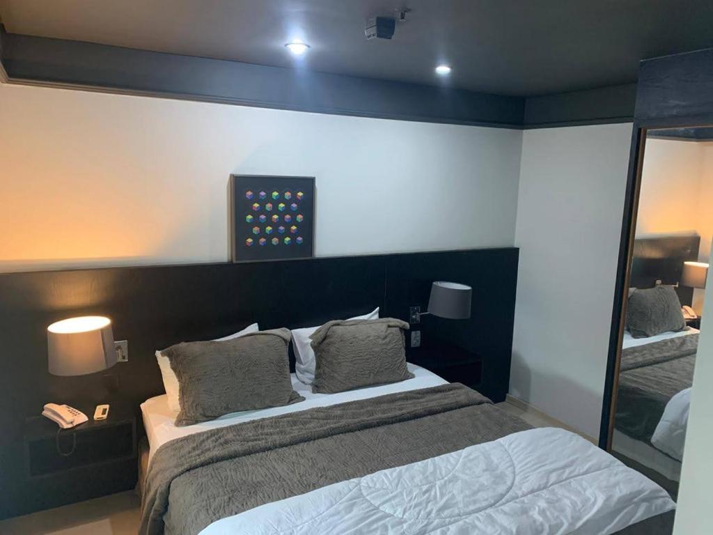  Flat em frente ao Shopping Vila Olímpia