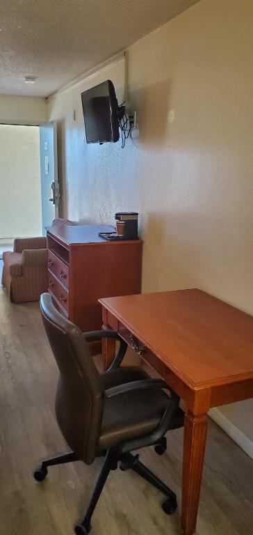 Anaheim National Inn - King Room With Two King Beds - Non-Smoking