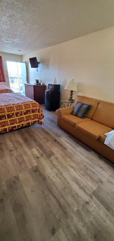 Anaheim National Inn - Basic Triple Room