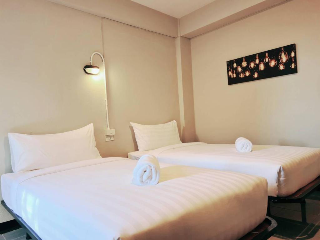 Postel nebo postele na pokoji v ubytování The 8 Factory Hotel Phitsanulok