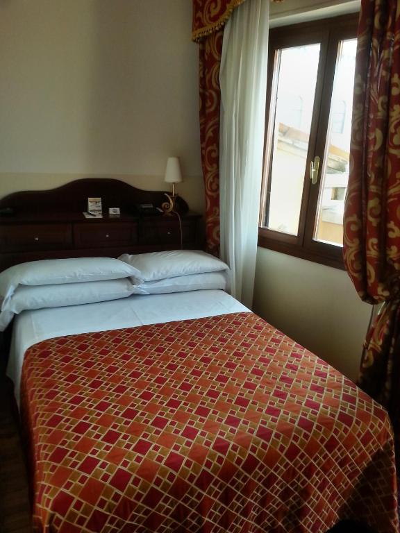 Postel nebo postele na pokoji v ubytování Albergo Cavalletto & Doge Orseolo