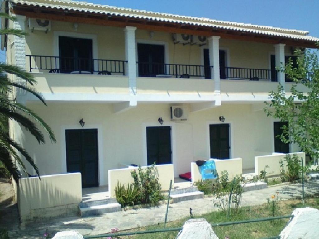 Gallery image of Rose Garden Rooms in Moraitika