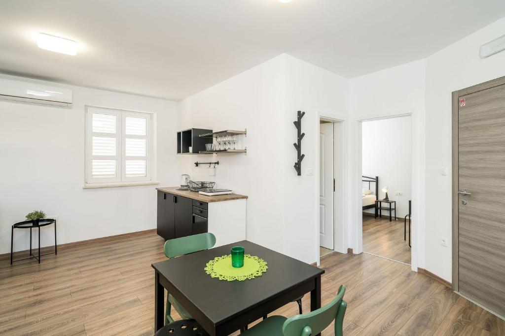 Residence & Pool Villa Schwarz Suites - 1