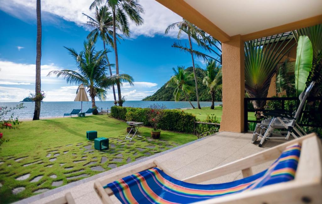 Utalay Koh Chang Villas - Three-Bedroom Villa - Beach Front