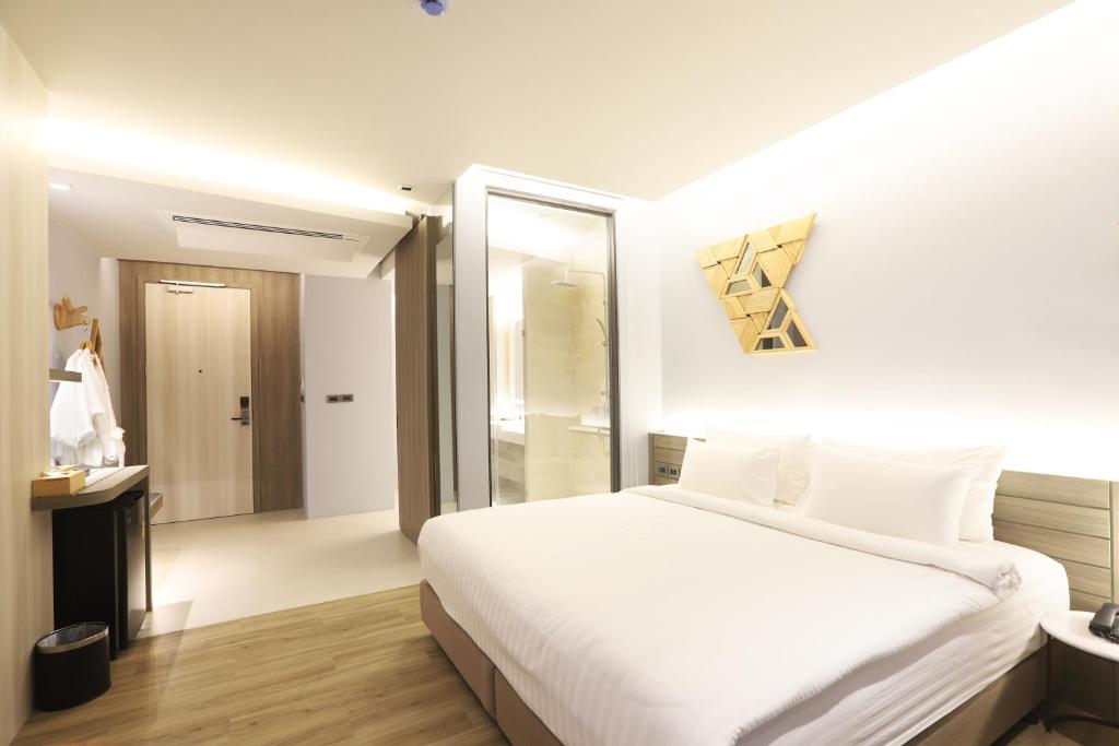 The Signature Hotel Airport - Deluxe-Zimmer Mit Poolblick