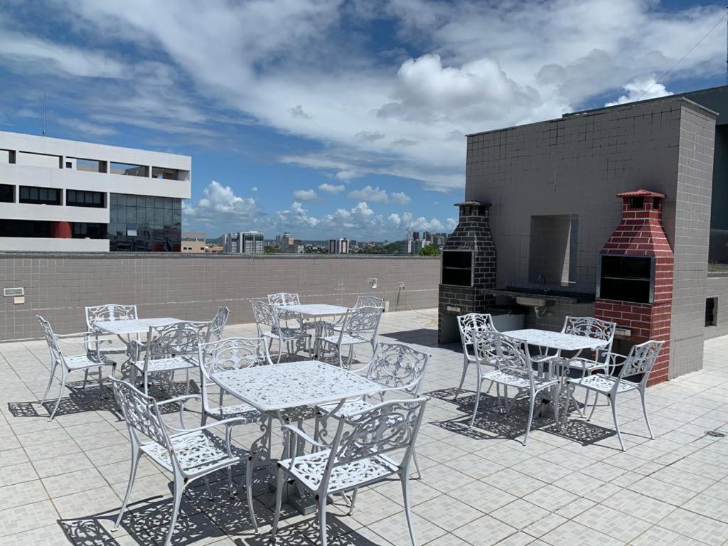  No EDIFCIO NEO 2 BEIRA DE PAJUCARA APARTAMENTO MOBILIADO COM 02 QUARTOS