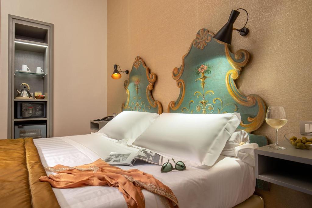 Postel nebo postele na pokoji v ubytování Hotel Mozart