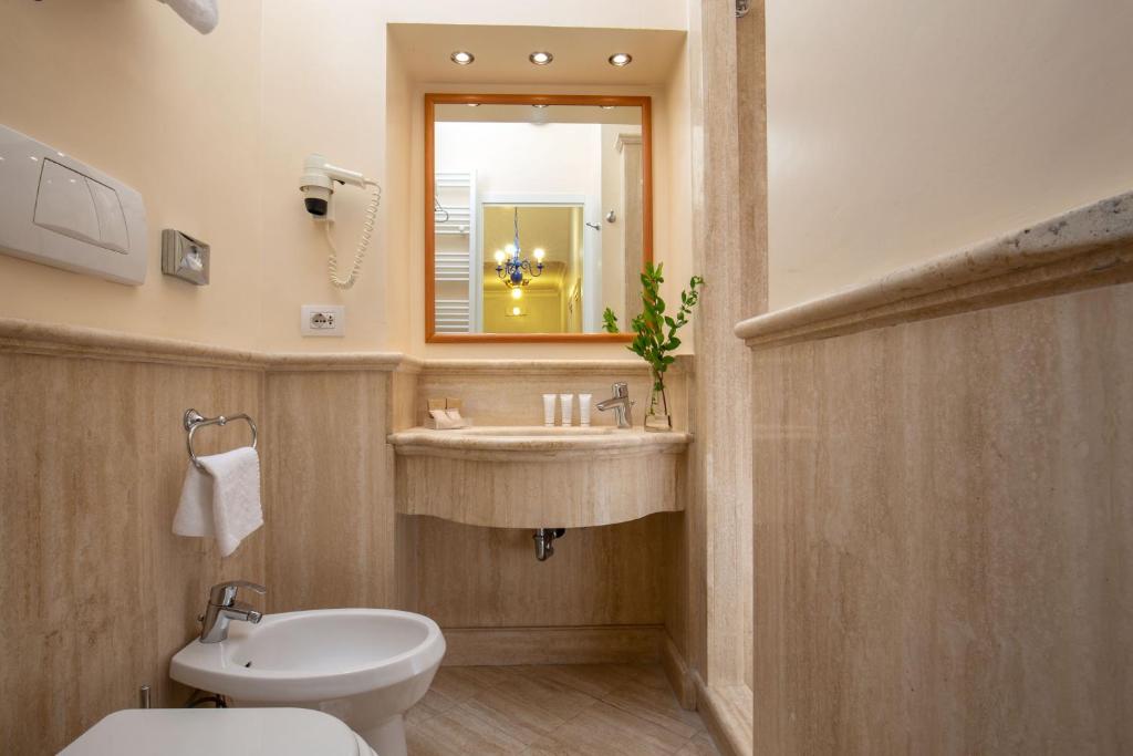 Koupelna v ubytování Hotel Mozart
