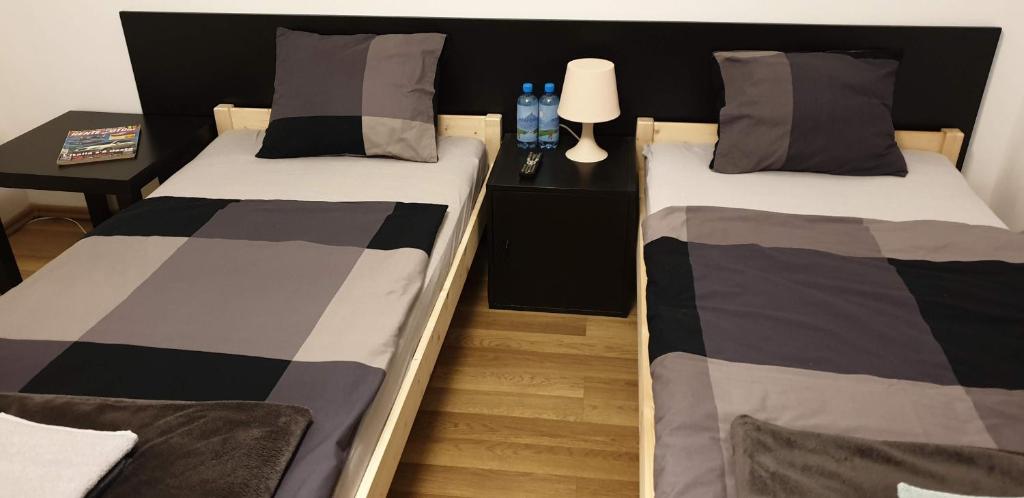 Posteľ alebo postele v izbe v ubytovaní Green Apartman Salgótarján