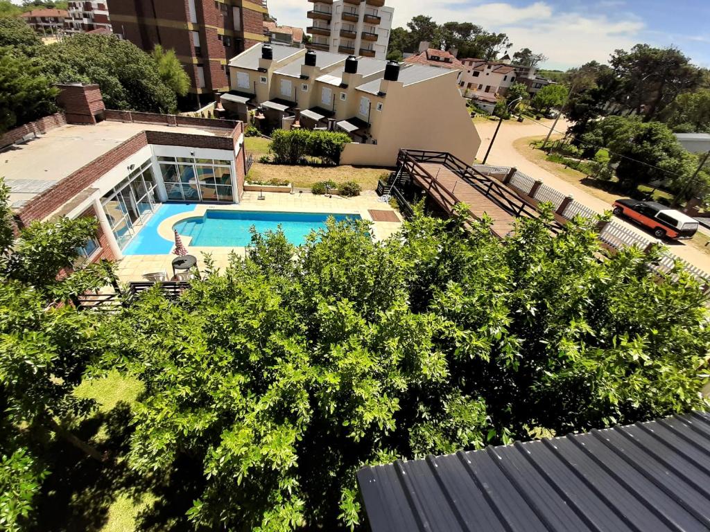 an aerial view of a house with a swimming pool at Rincon del Sol in Villa Gesell