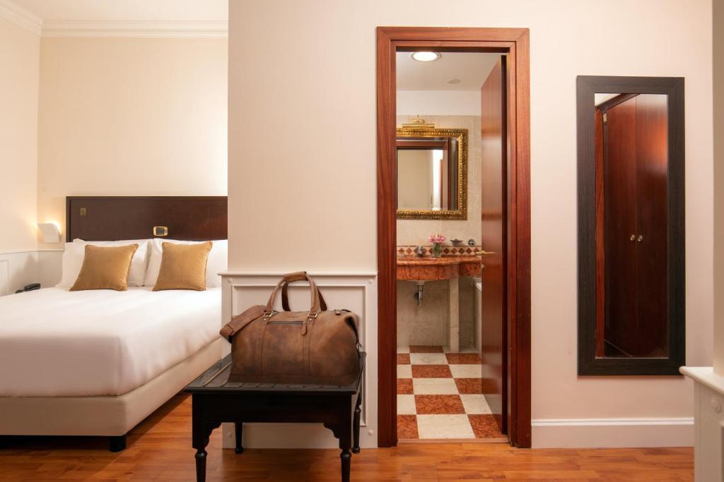 Postel nebo postele na pokoji v ubytování Hotel Del Corso