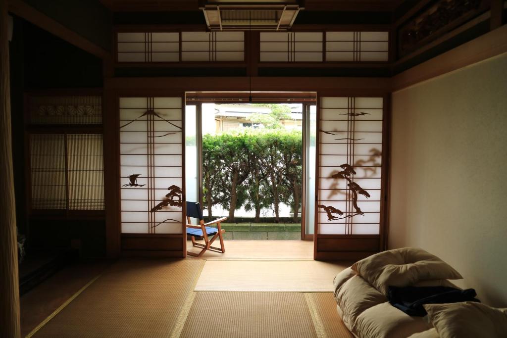 Χώρος καθιστικού στο Lacomaゲストハウスー海と星空にとけこむ癒しの宿